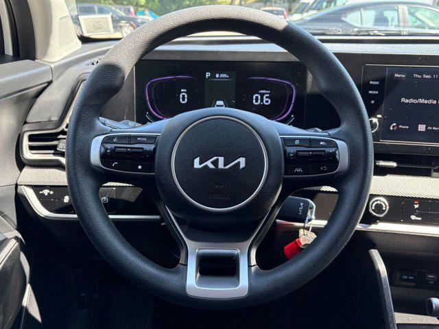 Photo of 2024 Snow White Pearl Kia Sportage
