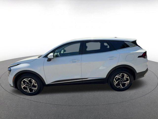 Photo of 2024 Snow White Pearl Kia Sportage