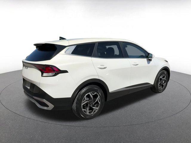 Photo of 2024 Snow White Pearl Kia Sportage