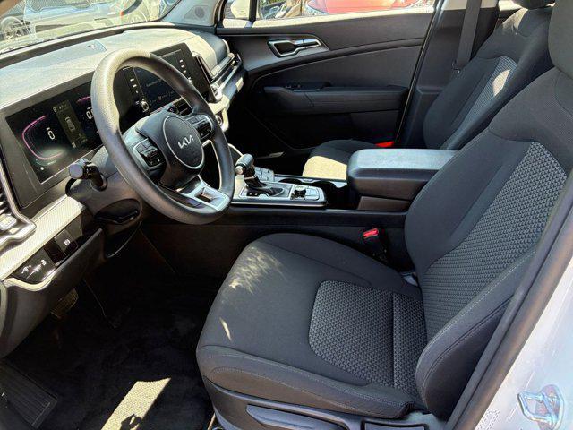 Photo of 2024 Snow White Pearl Kia Sportage