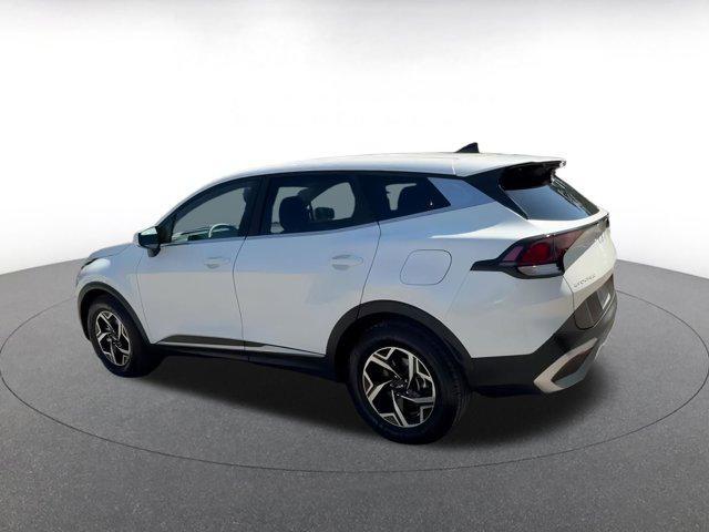 Photo of 2024 Snow White Pearl Kia Sportage