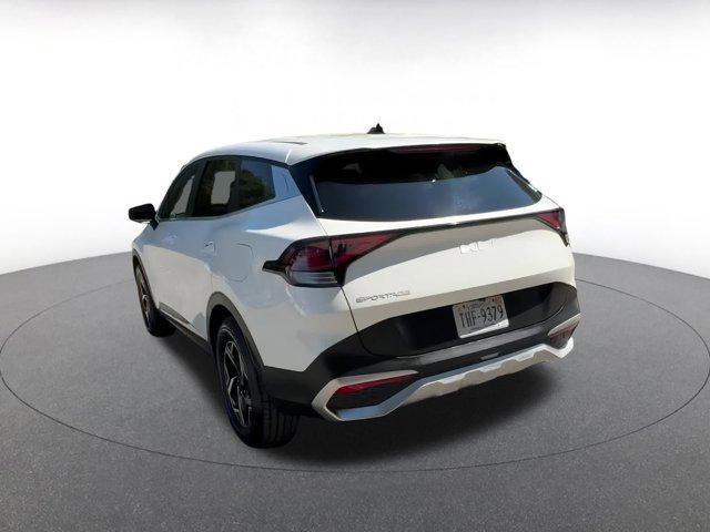 Photo of 2024 Snow White Pearl Kia Sportage