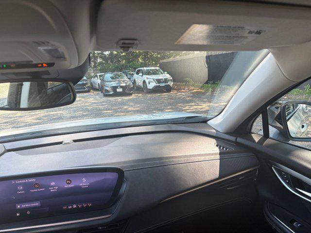 Photo of 2024 Summit White Buick Envision