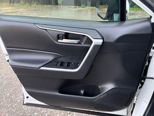 Photo of 2024 Ice Cap Toyota RAV4