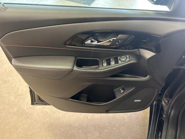 Photo of 2024 Mosaic Black Metallic Chevrolet Traverse