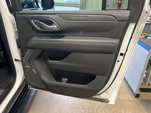 Photo of 2023 Summit White GMC Yukon XL