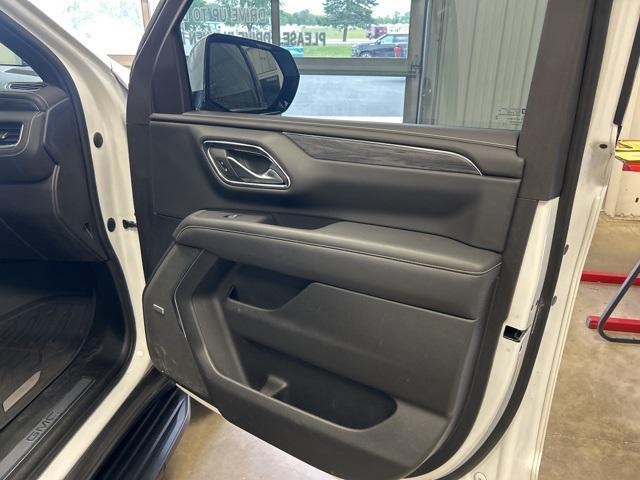 Photo of 2023 Summit White GMC Yukon XL