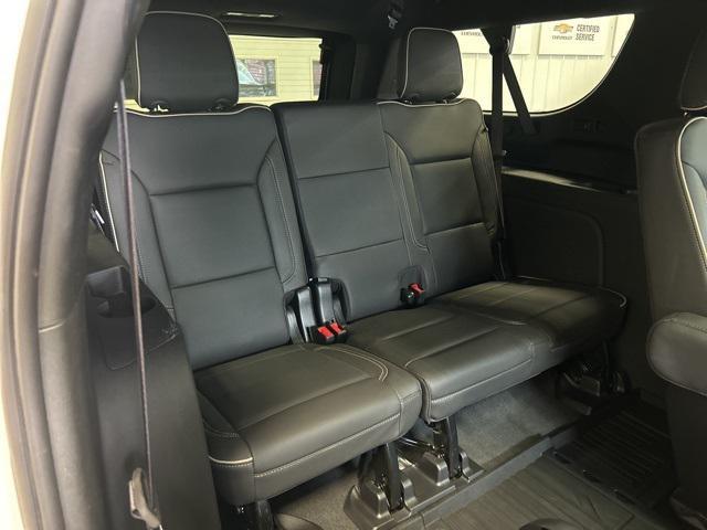 Photo of 2023 Summit White GMC Yukon XL