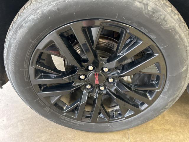 Photo of 2023 Summit White GMC Yukon XL