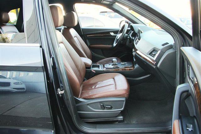 Photo of 2018 Moonlight Blue Metallic Audi Q5
