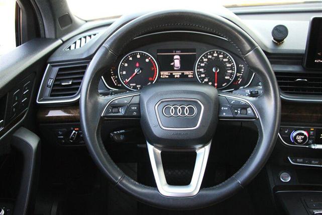 Photo of 2018 Moonlight Blue Metallic Audi Q5
