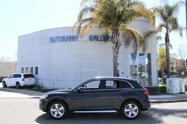 Photo of 2018 Moonlight Blue Metallic Audi Q5