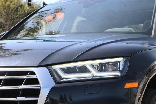 Photo of 2018 Moonlight Blue Metallic Audi Q5
