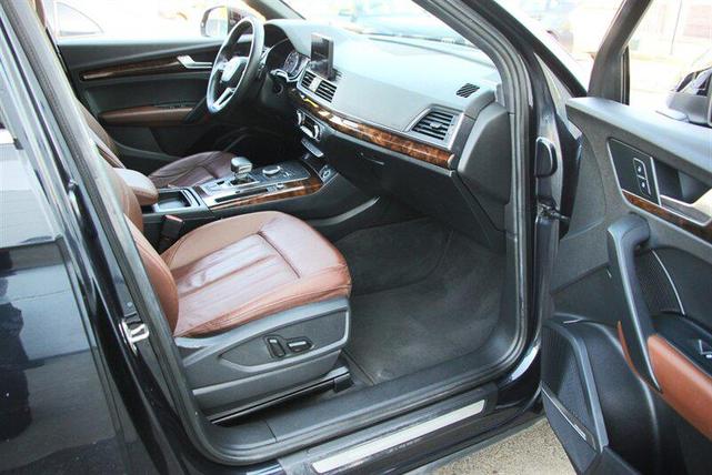 Photo of 2018 Moonlight Blue Metallic Audi Q5