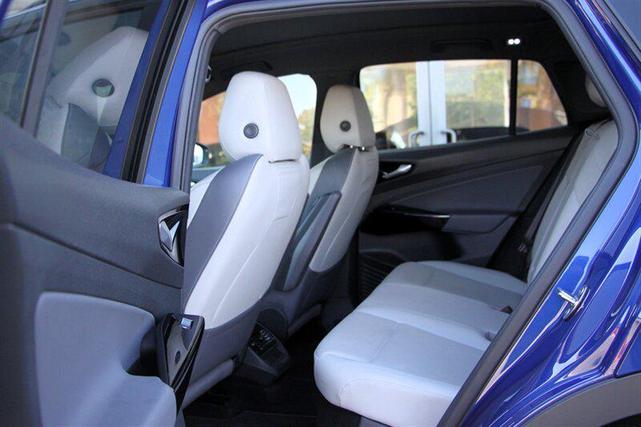 Photo of 2021 Dusk Blue Metallic Volkswagen ID.4