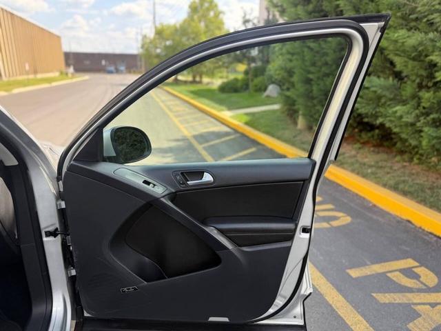 Photo of 2015 Reflex Silver Metallic Volkswagen Tiguan