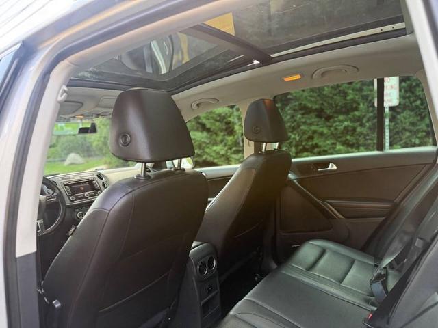 Photo of 2015 Reflex Silver Metallic Volkswagen Tiguan
