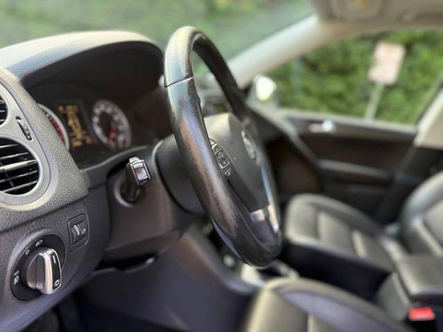 Photo of 2015 Reflex Silver Metallic Volkswagen Tiguan