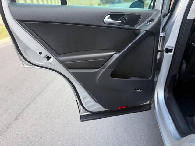 Photo of 2015 Reflex Silver Metallic Volkswagen Tiguan