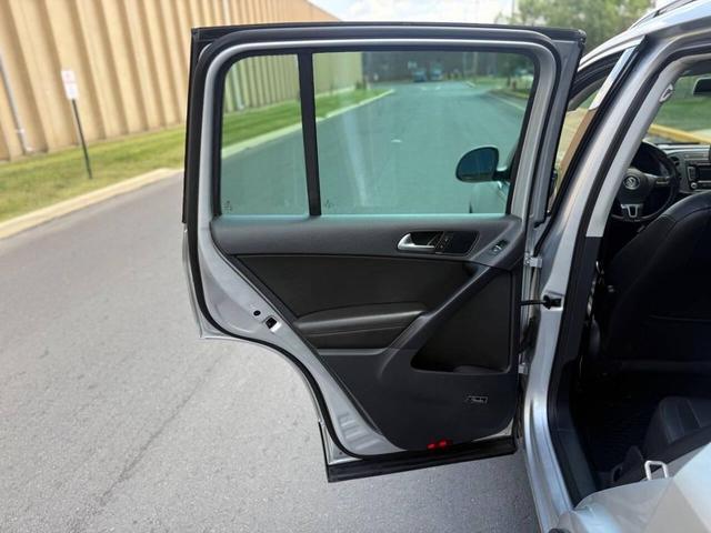 Photo of 2015 Reflex Silver Metallic Volkswagen Tiguan