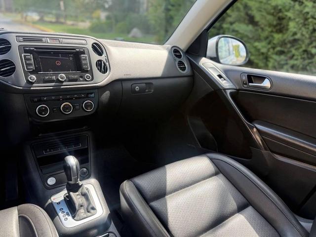 Photo of 2015 Reflex Silver Metallic Volkswagen Tiguan