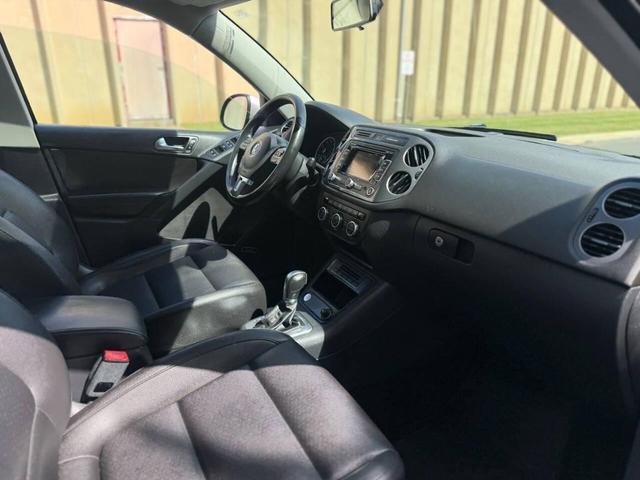 Photo of 2015 Reflex Silver Metallic Volkswagen Tiguan
