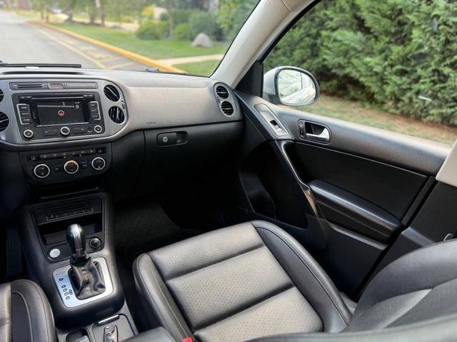 Photo of 2015 Reflex Silver Metallic Volkswagen Tiguan