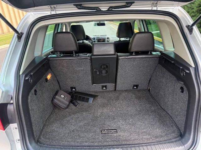 Photo of 2015 Reflex Silver Metallic Volkswagen Tiguan