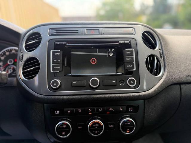 Photo of 2015 Reflex Silver Metallic Volkswagen Tiguan