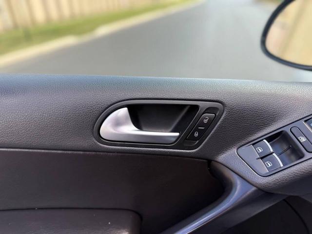 Photo of 2015 Reflex Silver Metallic Volkswagen Tiguan