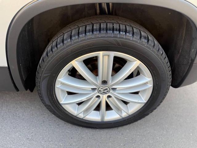 Photo of 2015 Reflex Silver Metallic Volkswagen Tiguan