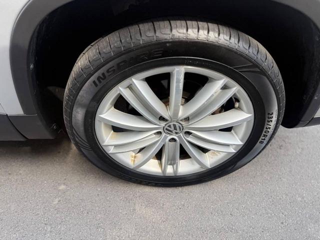 Photo of 2015 Reflex Silver Metallic Volkswagen Tiguan