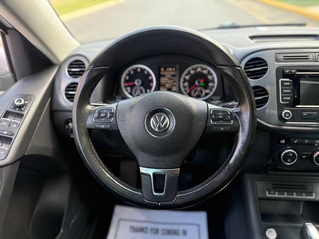 Photo of 2015 Reflex Silver Metallic Volkswagen Tiguan