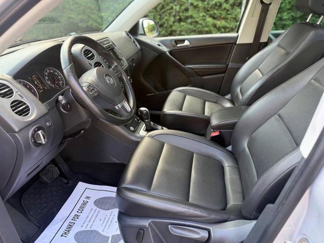 Photo of 2015 Reflex Silver Metallic Volkswagen Tiguan