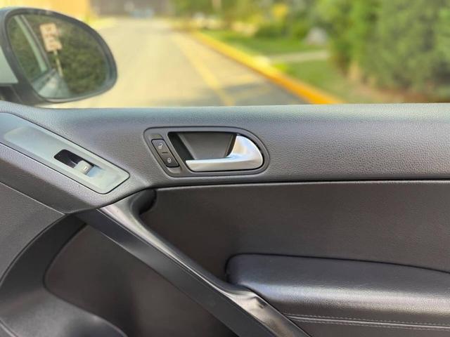 Photo of 2015 Reflex Silver Metallic Volkswagen Tiguan