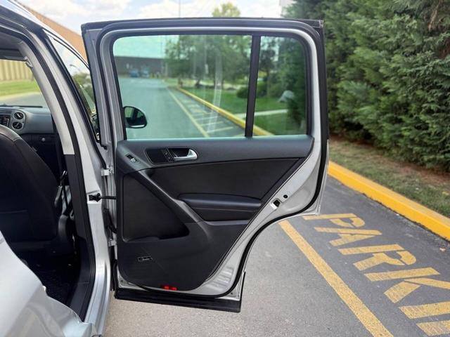 Photo of 2015 Reflex Silver Metallic Volkswagen Tiguan