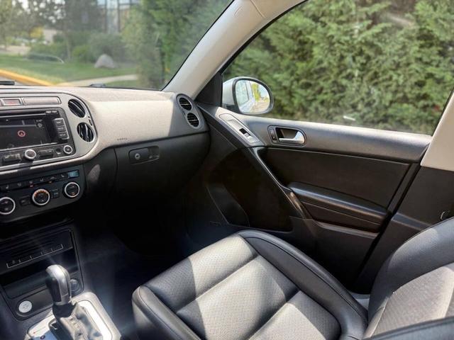 Photo of 2015 Reflex Silver Metallic Volkswagen Tiguan