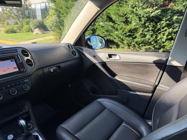Photo of 2016 Night Blue Metallic Volkswagen Tiguan