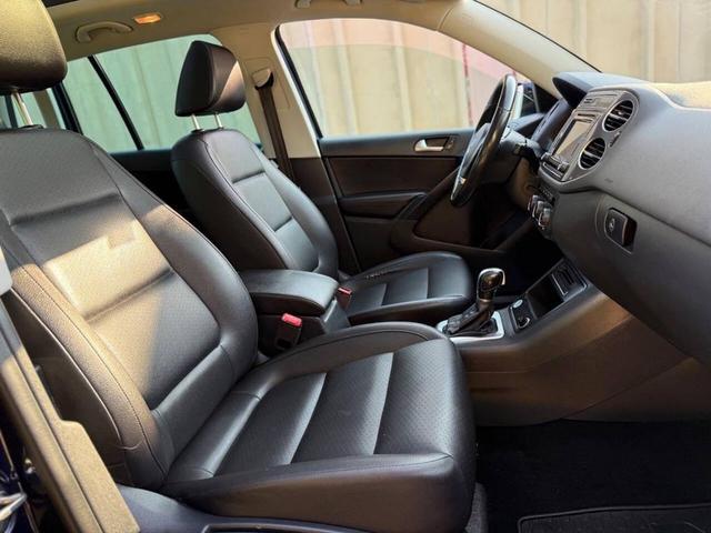 Photo of 2016 Night Blue Metallic Volkswagen Tiguan