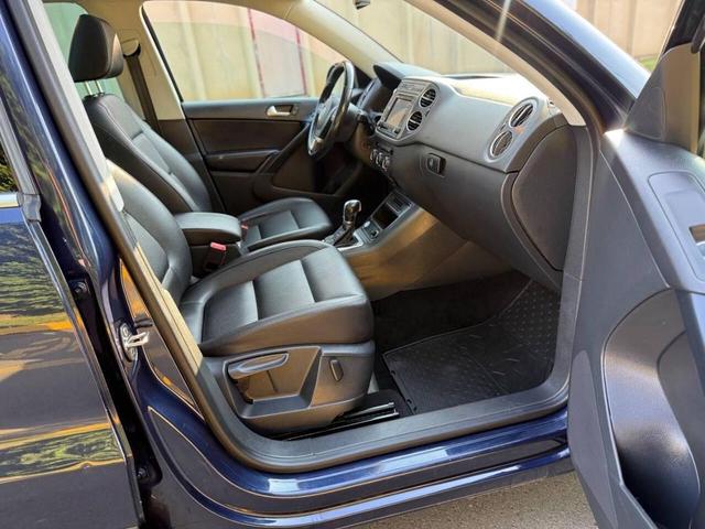 Photo of 2016 Night Blue Metallic Volkswagen Tiguan