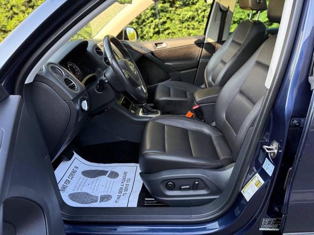 Photo of 2016 Night Blue Metallic Volkswagen Tiguan