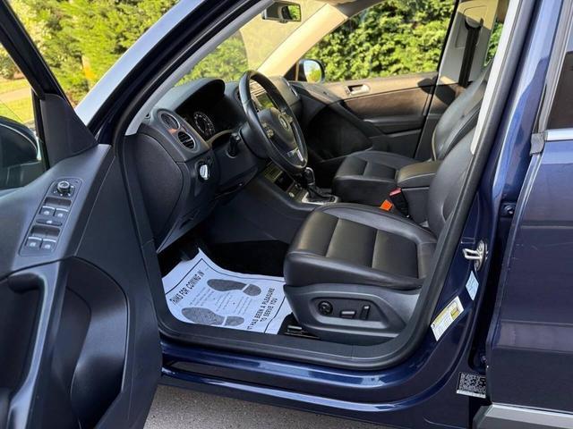 Photo of 2016 Night Blue Metallic Volkswagen Tiguan