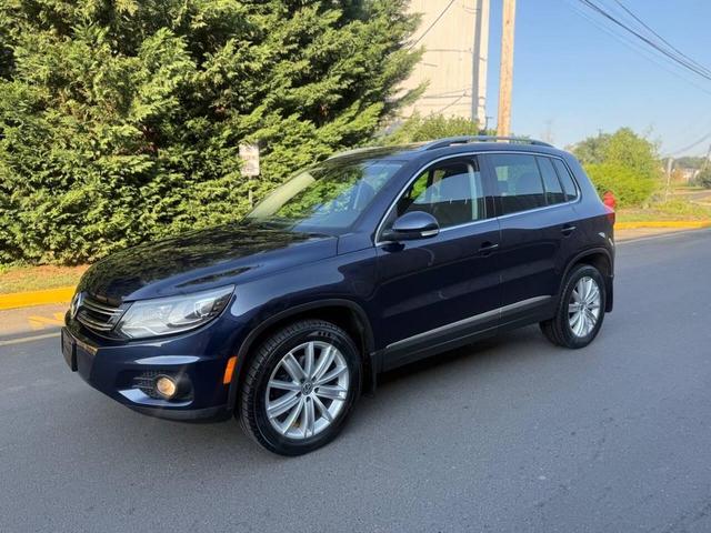 Photo of 2016 Night Blue Metallic Volkswagen Tiguan