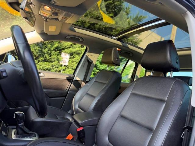 Photo of 2016 Night Blue Metallic Volkswagen Tiguan