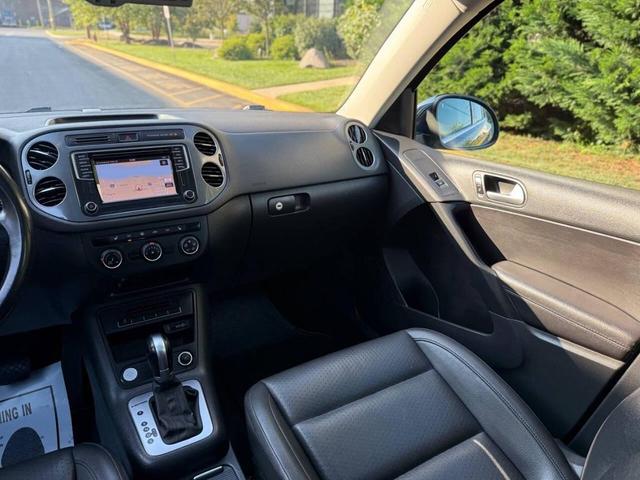 Photo of 2016 Night Blue Metallic Volkswagen Tiguan