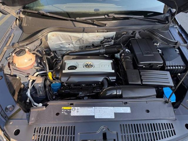 Photo of 2016 Night Blue Metallic Volkswagen Tiguan