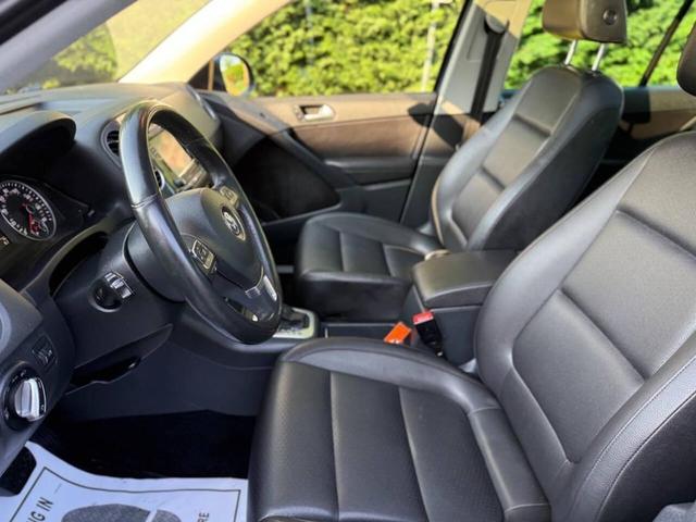 Photo of 2016 Night Blue Metallic Volkswagen Tiguan
