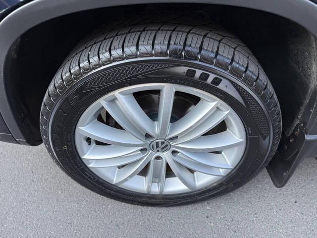 Photo of 2016 Night Blue Metallic Volkswagen Tiguan