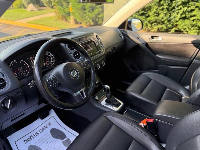 Photo of 2016 Night Blue Metallic Volkswagen Tiguan