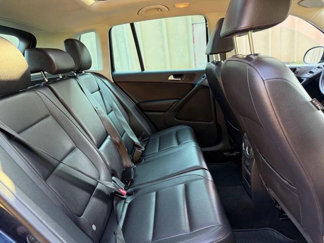 Photo of 2016 Night Blue Metallic Volkswagen Tiguan